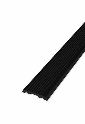 Protiskluzová PVC vložka drážkovaná pro schodové hrany