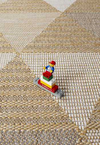 [kusovy-koberec-flat-21132-gold-2.jpg]