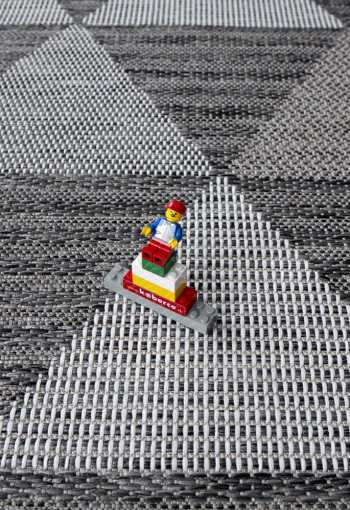 [kusovy-koberec-flat-21132-grey-2.jpg]