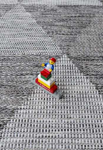 [kusovy-koberec-flat-21132-taupe-2.jpg]