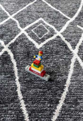 [kusovy-koberec-agadir-502-graphite-2.jpg]