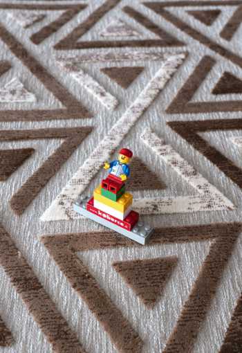 [kusovy-koberec-ragusa-2503-85-taupe-champagne-2.jpg]