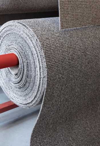 [metrazny-koberec-titan-1425-hnedy-5.jpg]