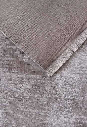 [kusovy-koberec-studio-901-taupe-4.jpg]