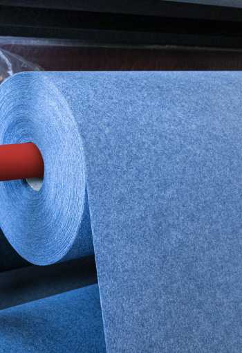 [podkladovy-koberec-budget-895-svetlomodry-5.jpg]