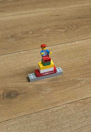 [pvc-iconik-240-mill-oak-honey-1_1.jpg]