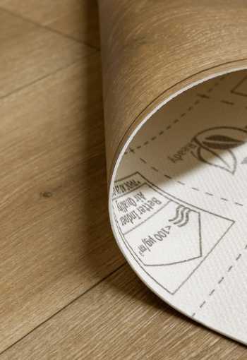 [pvc-iconik-240-mill-oak-honey-4.jpg]