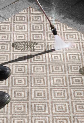 [102471_cleaning.jpg]