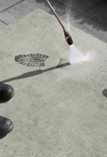 [103557_cleaning.jpg]