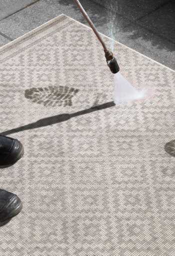 [102467_cleaning.jpg]