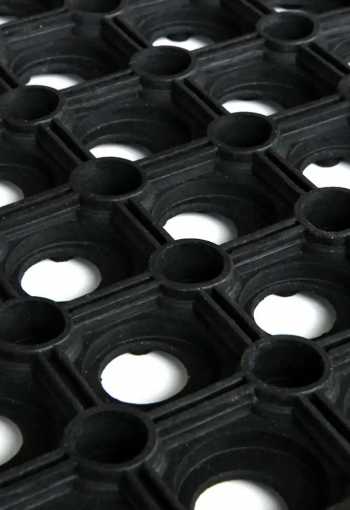 [rohoz-ring-polkruh-cierna-3.jpg]