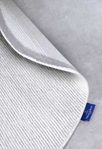 [106048_oval_det.jpg]