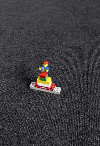 [podkladovy-koberec-budget-890-antracit-2.jpg]