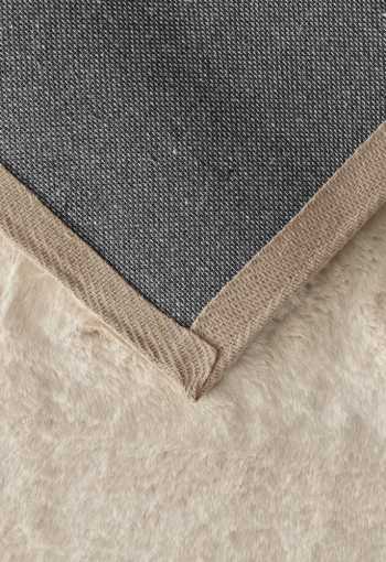 [kusovy-koberec-bunny-n32-4_1770712326.jpg]