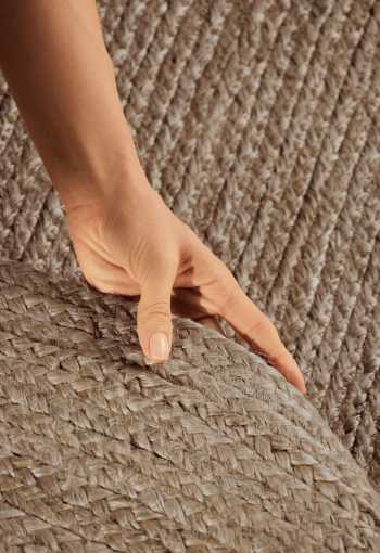 [106006_det2_oval_1771848501.jpg]