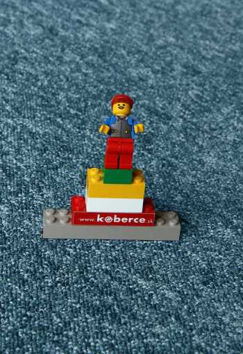 [lyon-solid-blue-82-3.jpg]