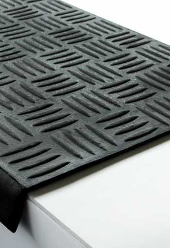 [gumovy_naslap_na_schody_2.jpg]